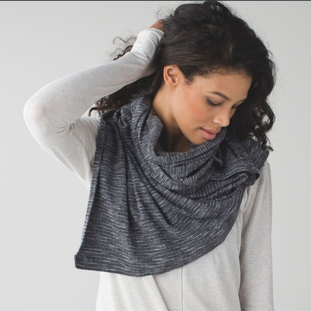 lululemon athletica Heathered Dark Gray Knit Wrap Scarf